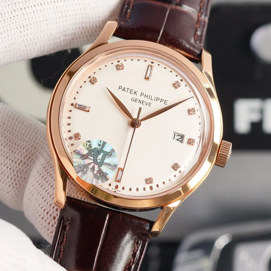【Top Replica】💰4300! Patek Philippe is on the market. Patek Philippe is a noble work of art! 904L stainless steel perfectly restores the color of Date Just [Strong] Jointly created by Taiwanese factories! Excellent quality, exquisite craftsmanship, integrating nobility, elegance and unique temperament/excellent texture, the convex mirror of the double-cut sapphire measuring plate adds to the overall beauty, 40mm in diameter, fully automatic imported 9015 ultra-thin movement, 28800 oscillations per hour, power reserve of 48 hours, strap: Italian imported leather belt, super soft. It has three degrees of waterproof performance for 50-meter diving, and the repair rate is almost zero. Please feel free to buy! (Serious promise: The actual product has a better glossy feel and is more exquisite. The scales on the dial are lifelike. The craftsmanship of the shell and case are all master-level light body tests. In addition, the high-tech forging of new era machines is shocking and noble.